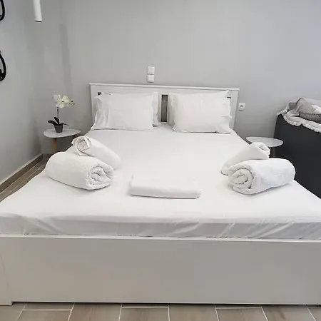 Little Fox Corfu 3 *